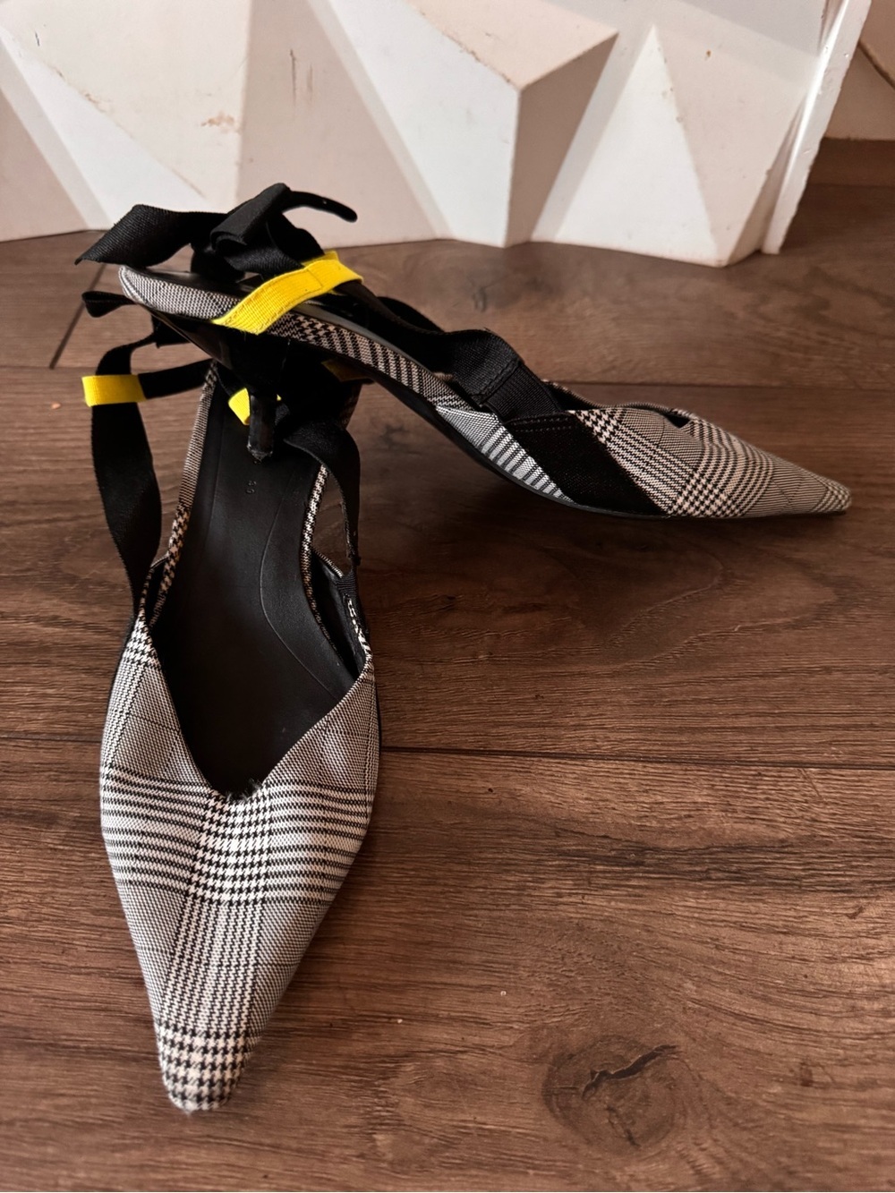 Zara Pointed Plaid Slingback Kitten Heels with Neon Accent, Size 39(8) - Picture 10 of 11